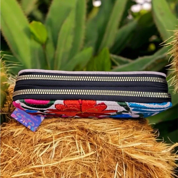 Artisanal Wallet, Embroidered Wallet, Handcrafted in Mexico, Women’s Wallet, New - Picture 2 of 6